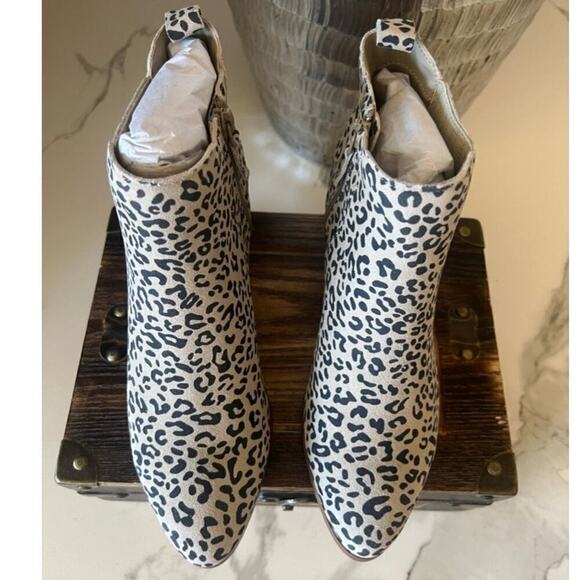 Violet & Red Cortny Heeled Booties in Leopard Print - Picture 2 of 8